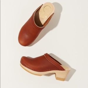No 6 Old School Clog